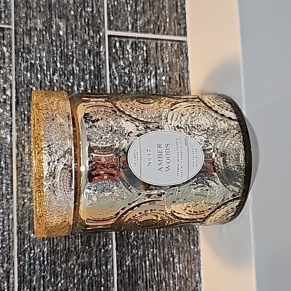 NEW SPRING VIRAL Leoben Co "No 17 Amber Woods" Candle - 18oz - Never Used - Picture 1 of 4